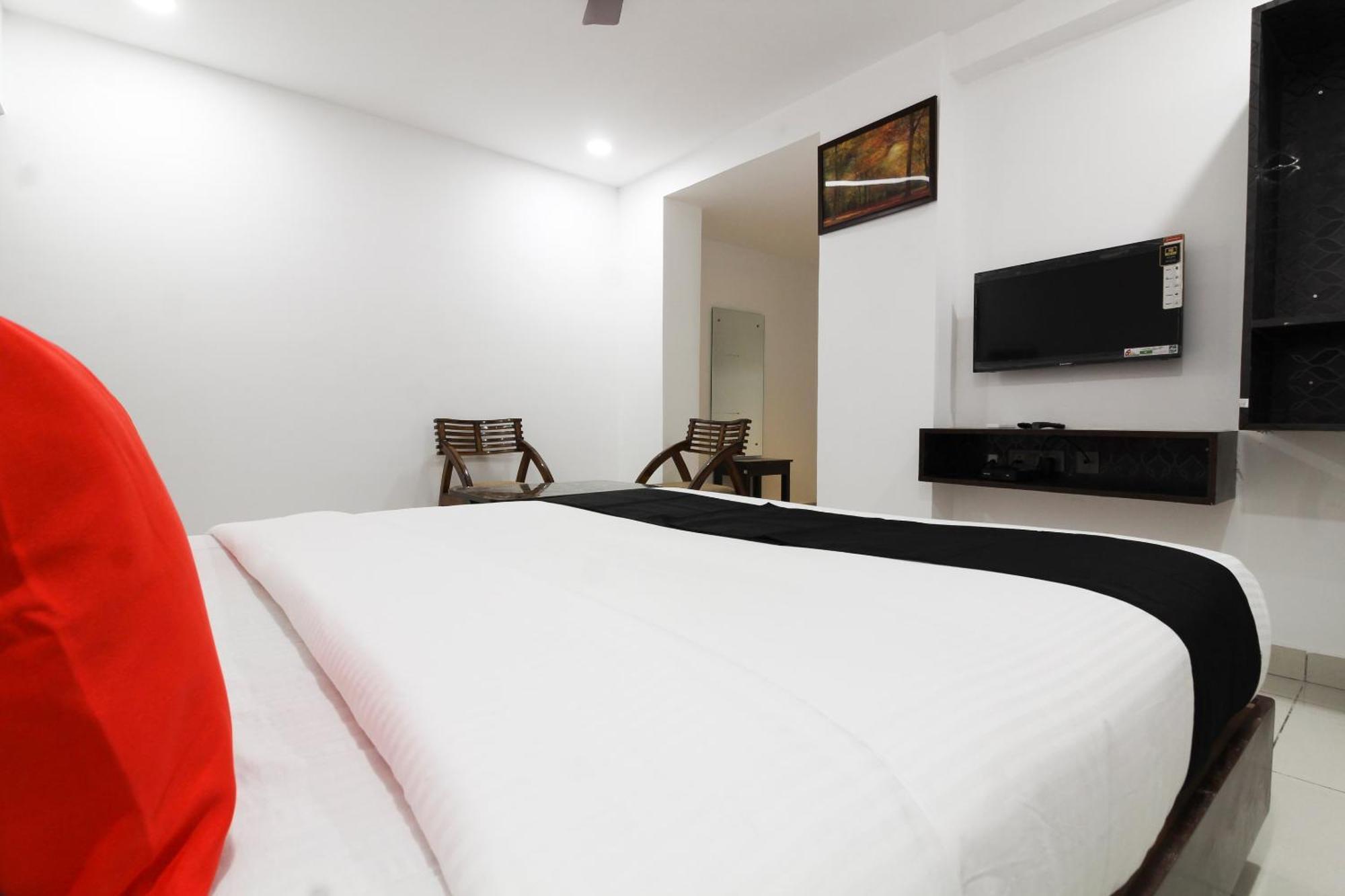 Super Mythri Hotel Near By Ecil, As Rao Nagar, Sainikpuri Maula Ali Kültér fotó