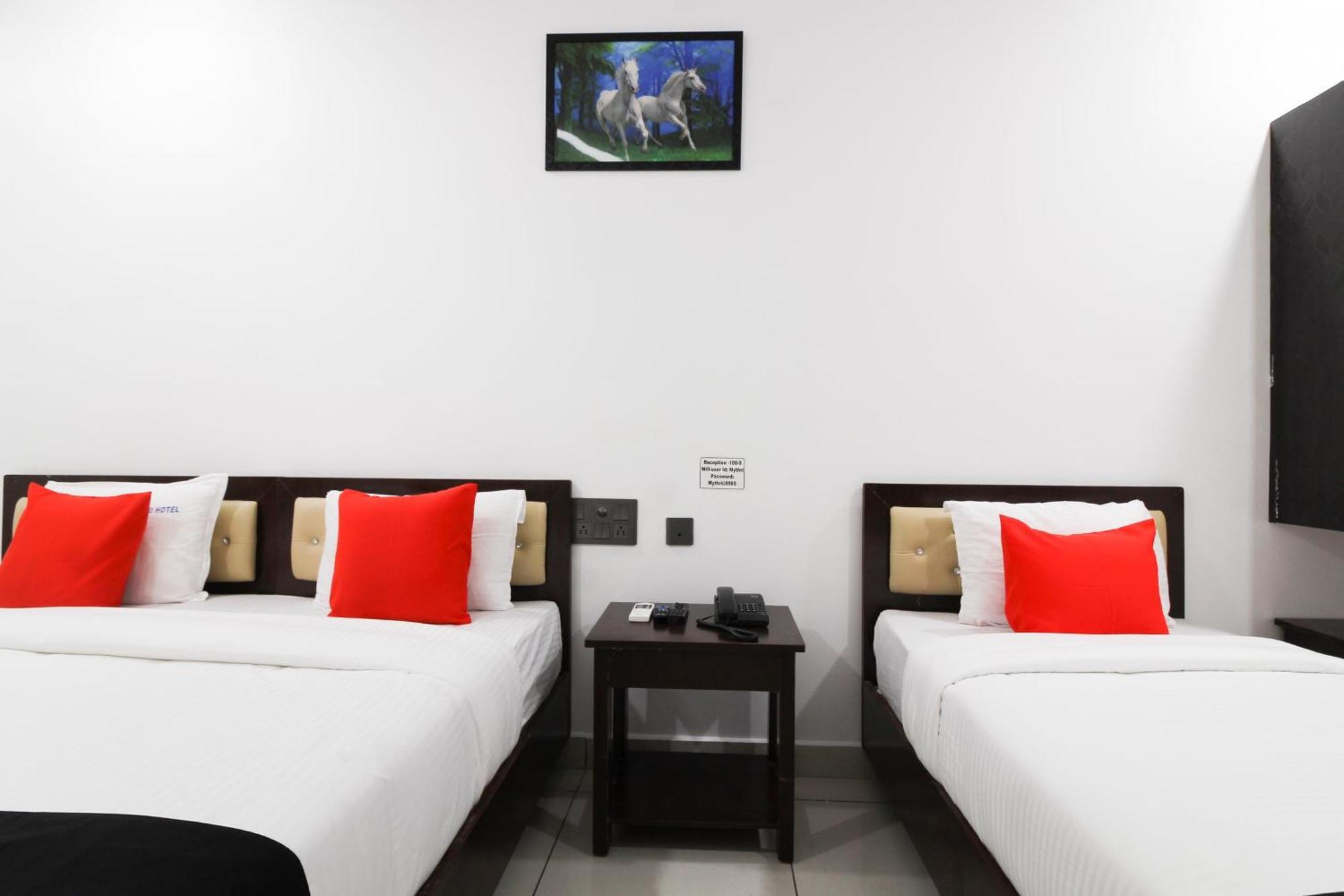 Super Mythri Hotel Near By Ecil, As Rao Nagar, Sainikpuri Maula Ali Kültér fotó