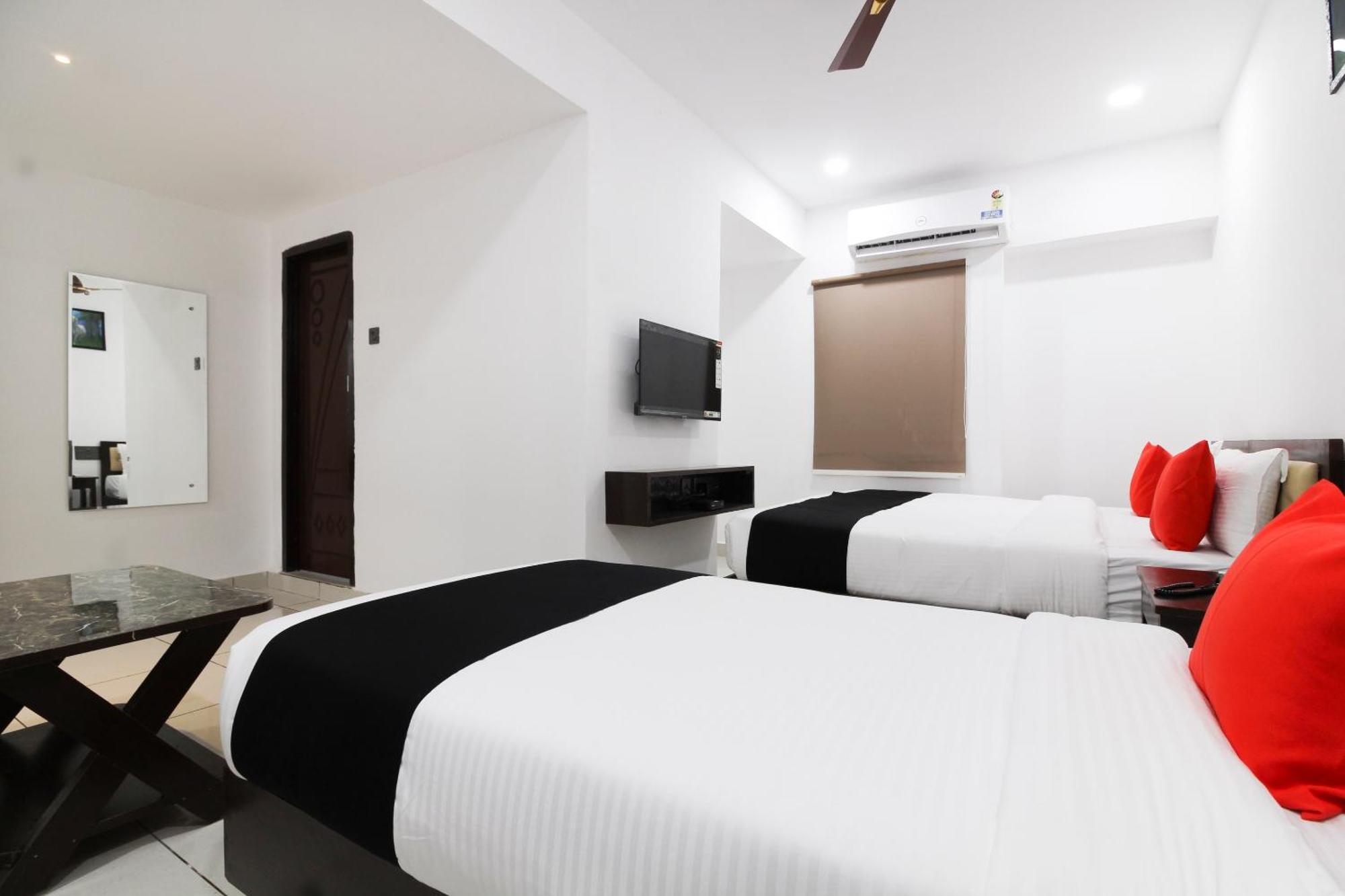 Super Mythri Hotel Near By Ecil, As Rao Nagar, Sainikpuri Maula Ali Kültér fotó