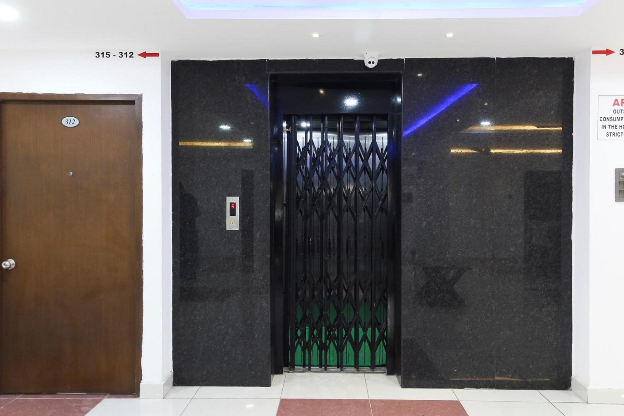 Super Mythri Hotel Near By Ecil, As Rao Nagar, Sainikpuri Maula Ali Kültér fotó