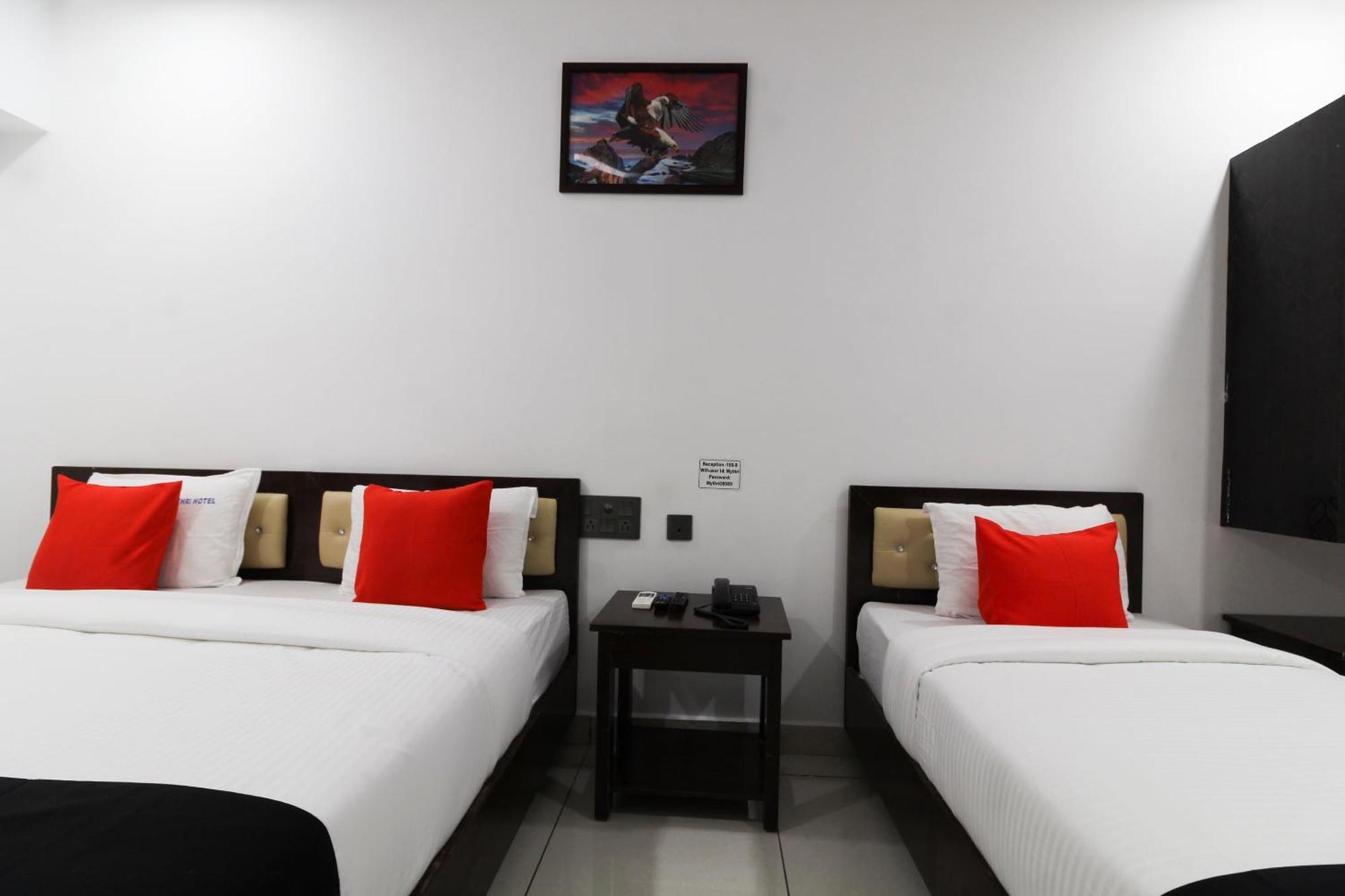 Super Mythri Hotel Near By Ecil, As Rao Nagar, Sainikpuri Maula Ali Kültér fotó